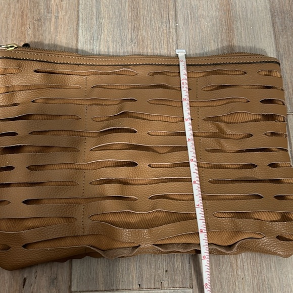 ROMYGOLD Leather clutch signature ROMYGOLD “slash" leather clutch tan color - Picture 13 of 14